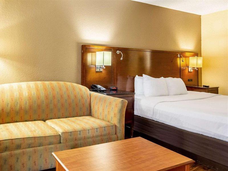 Econo Lodge Naval Station Norfolk Extérieur photo
