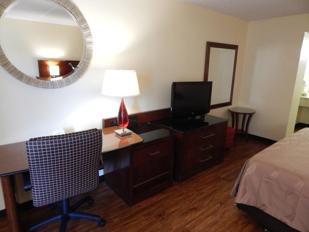 Econo Lodge Naval Station Norfolk Extérieur photo