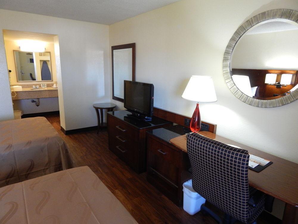 Econo Lodge Naval Station Norfolk Extérieur photo